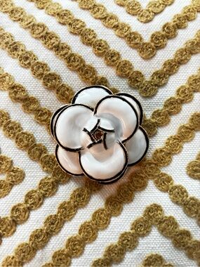 White Enamel Flower Brooch - Women's Accessory